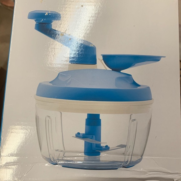 Tupperware - Picture 4 of 7